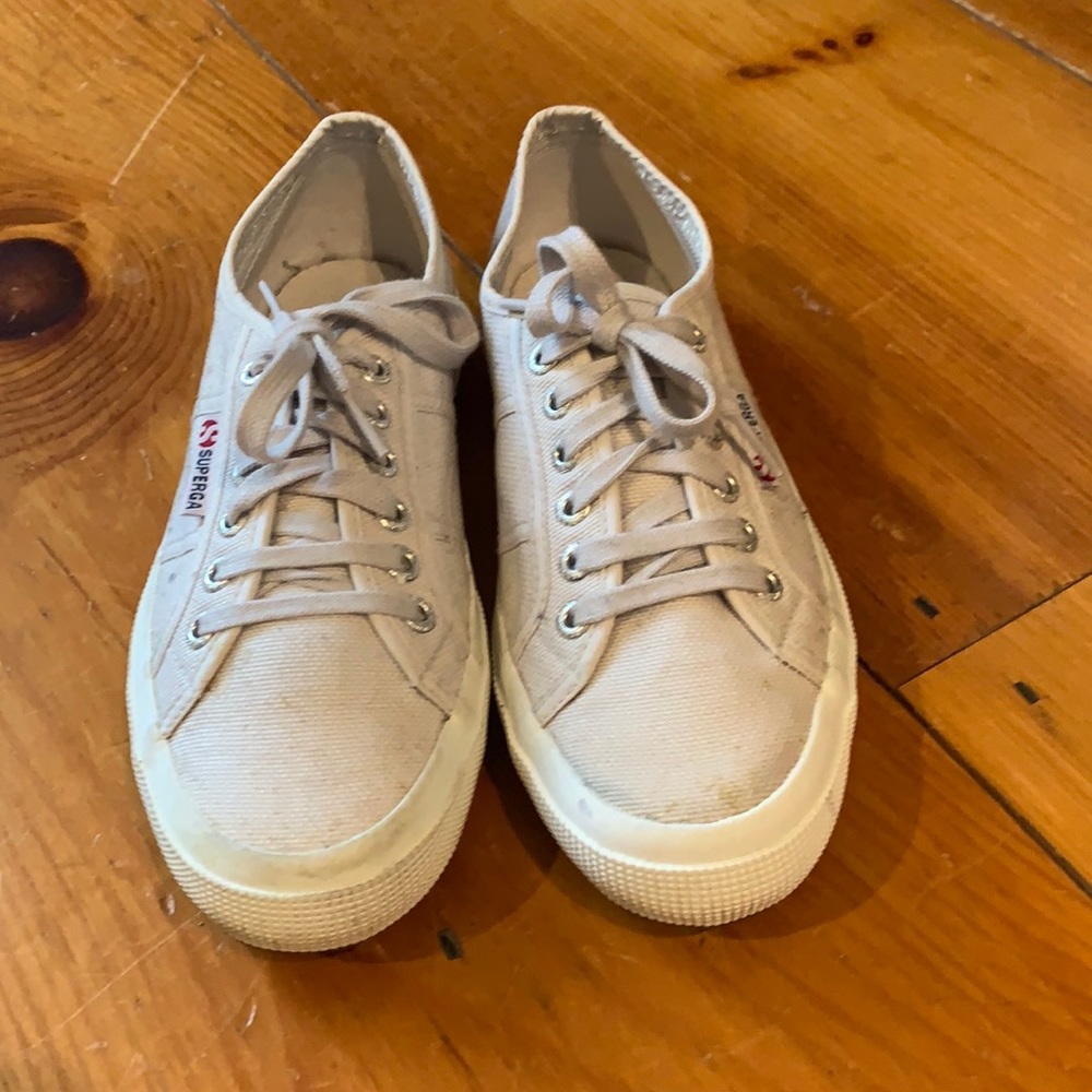Ladies white canvas Superga sneakers. Size 39/US 8